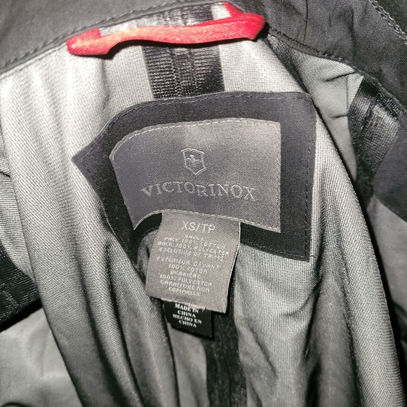 Victorinox rain jacket. Style G-Code - Picture 10 of 10